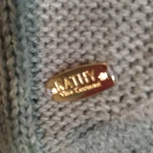 Poncho - Picture 3 of 3